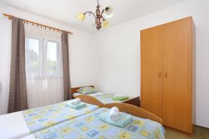 Apartments by the sea Vinisce, Trogir - 19847