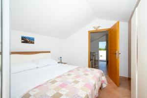 Apartments by the sea Tkon, Pasman - 19913