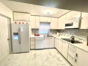 3 miles to Siesta Key #1 Beach in America