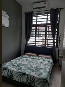 LeCamar STAYCATION Swimming Pool and Fully Air-conditioned at Bukit Katil 4 Queen-sized Bed and 3 Single-sized Bed