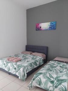 LeCamar STAYCATION Swimming Pool and Fully Air-conditioned at Bukit Katil 4 Queen-sized Bed and 3 Single-sized Bed