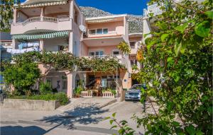 3 Bedroom Amazing Apartment In Igrane