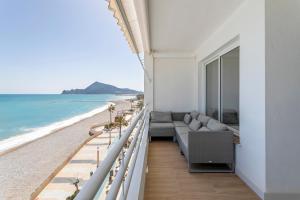 Lovely Beachfront Apartment with Panoramic Views