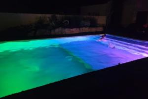 Maisons de vacances Maison avec piscine pour 10 adultes et 8 enfants ou ados : photos des chambres