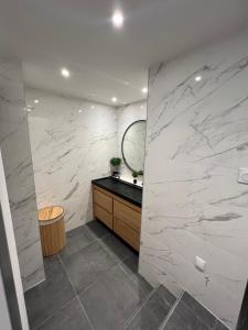 Appartements LE 46 : Superbe appartement jacuzzi : photos des chambres