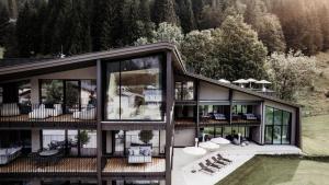 JoAnn suites & apart