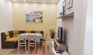 Апартамент PinkBlue 2BDR Apartment with Balcony