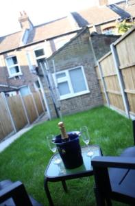 2 Bedroom Luton Townhouse