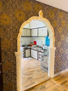 Cheerful 2 bed room flat with parking near forest.