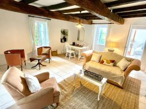 Pomegranate Gite Sleeps 4 with Pool