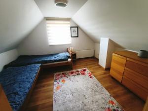 Siedlisko Dwa Żurawie - Uroczy domek nad stawem, z kominkiem, obok konie