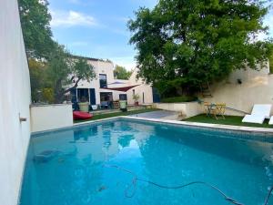 Maisons de vacances la cigale rouge Maison de vacances tout confort avec piscine chauffee dans la pinede : photos des chambres