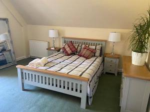 Fabulous 2 Bedroom House just outside Edinburgh