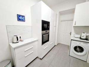 Herzlich Willkommen - Küss die Hand 4