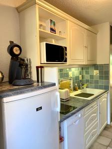 Appartements PORTISSOL T1 RDJ CLIM PARKING PRIVATIF 300m PLAGE : photos des chambres