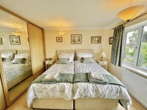 3 bedroom house with ample parking and garden