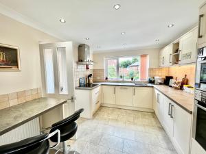 3 bedroom house with ample parking and garden