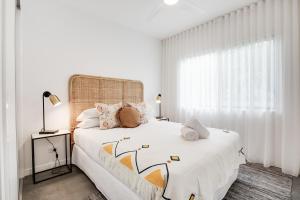 Luxury Modern 4 BR Pet Friendly Family Beach Home