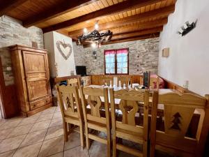 Chalets Chalet Ecureuil, classe 3 etoiles en pleine nature : photos des chambres