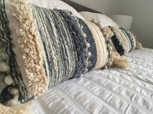 The Annexe Porthcawl Pet Friendly 2 Bedroom Flat with King Size bed bunk beds and sofa bed sleeps up to 5 people