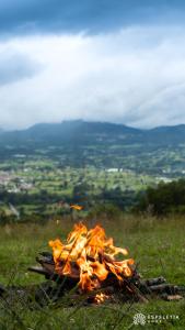 Preciosa Cabaña privada, BBQ, salón de juegos, cine!