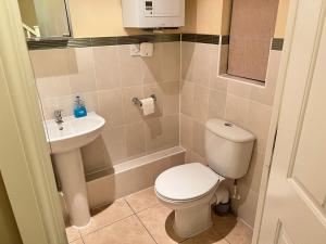 4 Bed town house in sittingbourne 7 beds sleeps 8