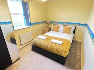 4 Bed town house in sittingbourne 7 beds sleeps 8