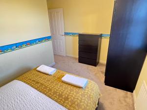 4 Bed town house in sittingbourne 7 beds sleeps 8