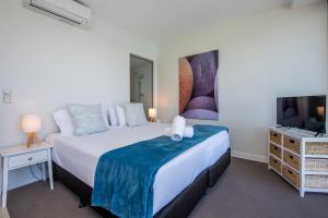 One Bright Point - Stunning Water Views