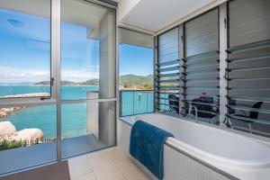 One Bright Point - Stunning Water Views