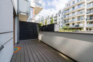 Czarnieckiego Apartment with Balcony Poznań by Renters