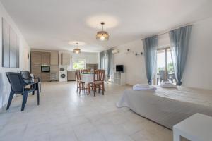 Casa vista mare tra gli ulivi