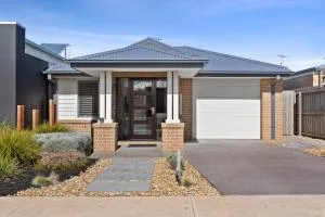 Ocean Dreams- Perfect whole family getaway! Kids Games room, Pet friendly! - Mannerim