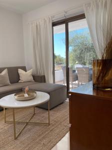 Phaedrus Living: City View Luxury Flat Androcleous