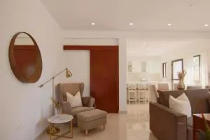 Phaedrus Living: City View Luxury Flat Androcleous - Ktima