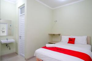 RedDoorz Syariah near Gerbang Tol Krapyak 2 Semarang