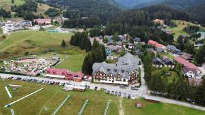 Kamzik Apartment with Mountain View & Garage DONOVALY