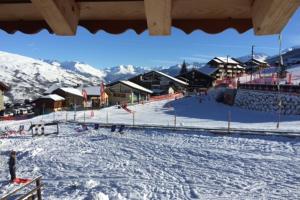 Appartements Le Chalet de Montalbert 25C : Appartement avec Vue sur la Montagne