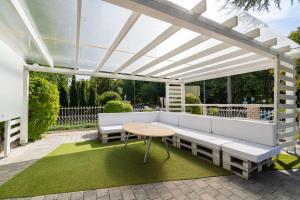 Villa Rose Garden
