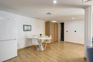 Modern independent studio apt in luxury villa