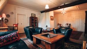 Private apartment in historic castle from 1608 with tenniscourt