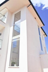 SEA & LAKE VIEW VILLA