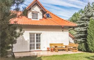 Three-Bedroom Holiday Home In Szteklin