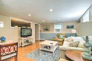 3 Mi to Bourne Scenic Park Quaint Cape Cod Apt - 马什皮