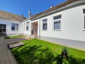 Déri Kert Apartmanház A