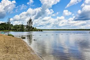 Walk to Wolf Run Lake: Cottage w Furnished Deck