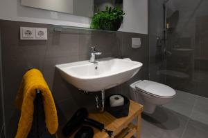 Livin63 Studio Apartments