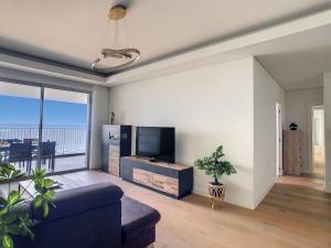 The Best Sea View Apartment by LovelyStay