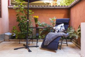 Peaceful Riverside Studio with private Garden Center Parking