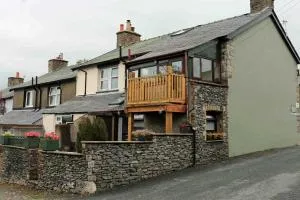 Cumbrian cottage, sleeps 6, in convenient location - Low Borrowbridge